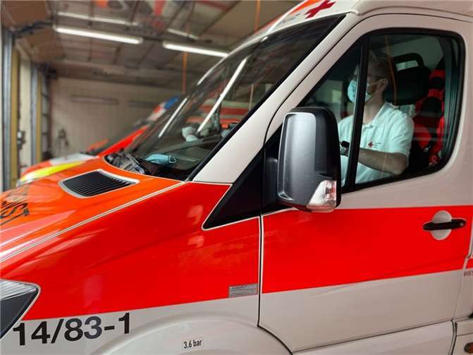 Nic Haimann ist verliebt ins Lebenretten Nic Haimann im Einsatz beim Rettungsdienst. Foto: © Privat