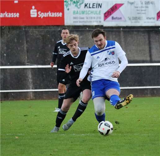 Nicholas Becker im Zweikampf.Eifelsports Fotografie