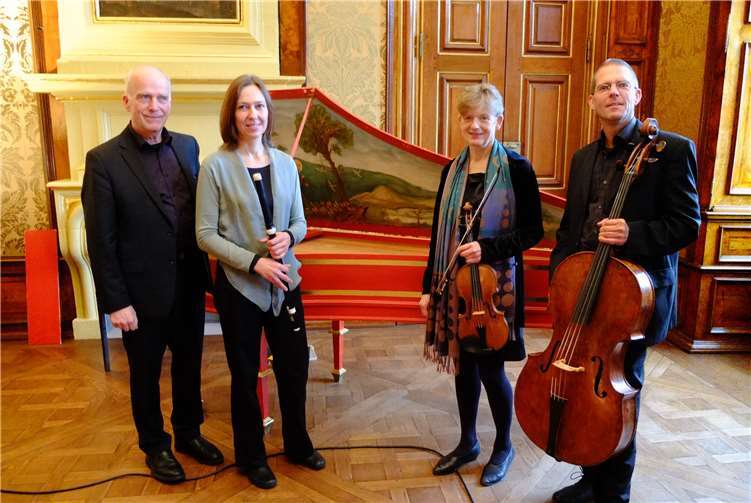 Nicht am gewohnten Ort, sondern in der sehenswerten Pfarrkirche St. Nikolaus in Aremberg findet das zweite Konzert der diesjährigen Reihe statt.Mezzosopranistin Andrea Keden und die Aremberger Hofmusik präsentieren das „Weihnachtsoratorium – pocket edition“. Fotos: Veranstalter