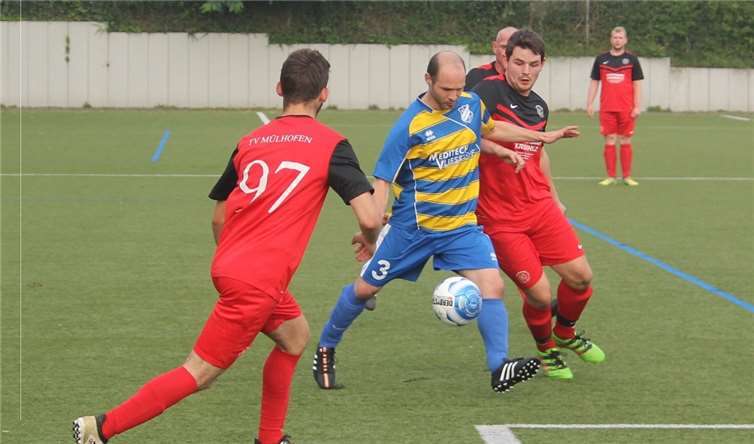 Nicht aufzuhalten waren die Reservekicker des SV Weitersburg. 7:0 siegten die Blau-Gelben im Derby gegen den TV Mülhofen. TH