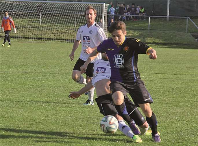 Nicht durchsetzen konnte sich Kerim Arslan im Spiel beim FV Engers. Am Ende mussten sich die Akteure der TuS Koblenz II im Rheinlandligaderby am Wasserturm mit einer Nullnummer zufrieden geben.TH