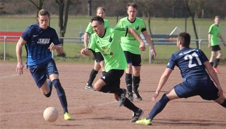 Nicht durchsetzen konnte sich der SV Niederwerth (in grün) beim VfL Kesselheim und unterlag mit 1:5.-TH-