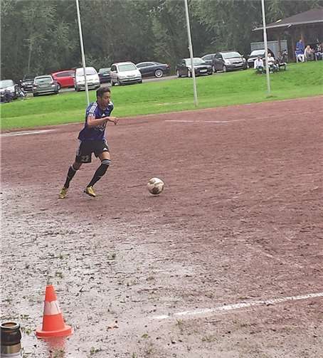 Nicht einfach zu bespielen war der Platz in Niederbachem. privat