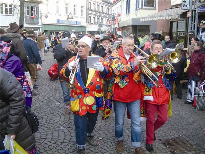 Nicht fehlen darf in Remagen das Panikorchester, das in diesem Jahr allerdings ohne den erkrankten Tommy Pieper auskommen musste.