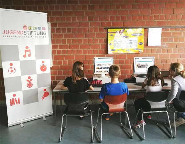 Nicht immer alles preisgeben - die Schülerinnen und Schüler der Erich-Kästner-Realschule plus sind konzentriert und achtsam im Netz unterwegs.