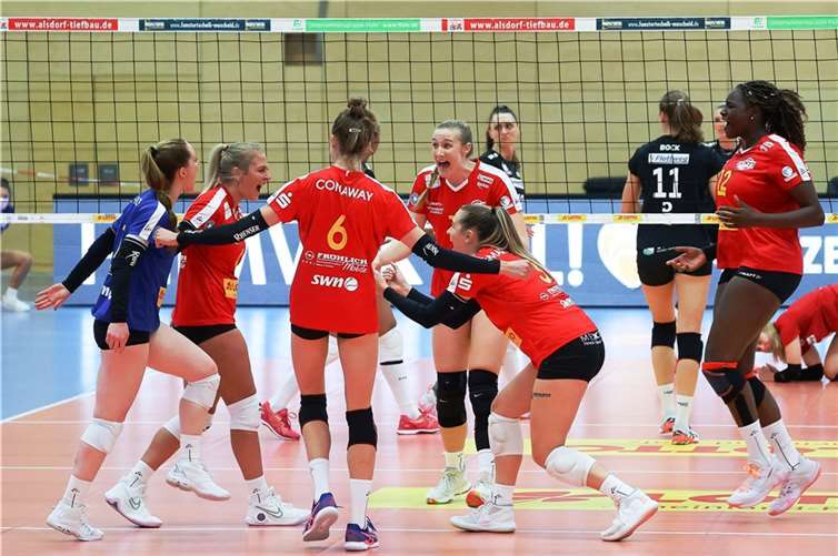 Nicht nur Cheftrainer Dirk Groß hält es für unwahrscheinlich, dass seine Deichstadtvolleys am Samstag gegen Allianz Stuttgart viel zu feiern haben werden. Foto: J.Niebergall