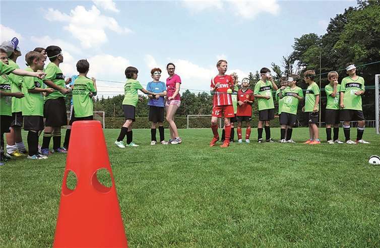 Nicht nur Fußball, sondern auch Team-Spiele standen auf dem Programm. privat