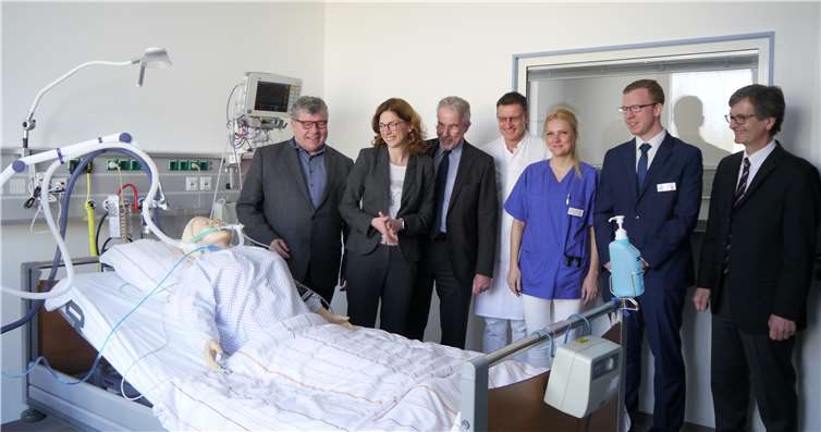 Nicht nur Patienten profitieren von der neuen Intensivstation, auch Ärzte und Pflegekräfte finden hier deutlich verbesserte Arbeitsbedingungen vor.  Verbundkrankenhaus Linz-Remagen