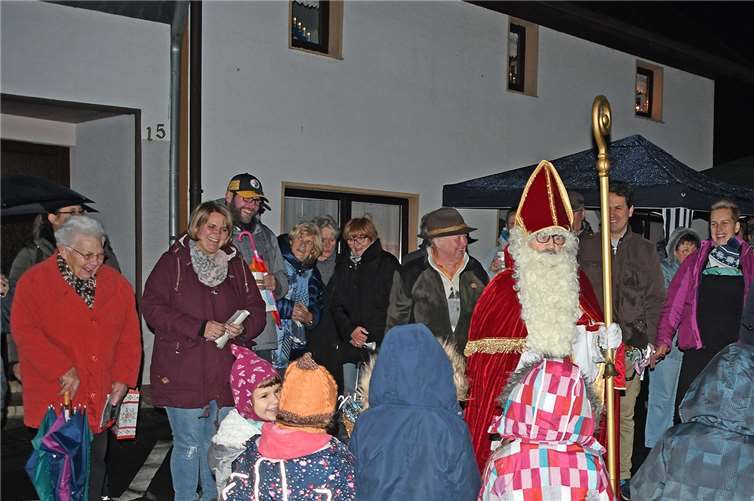 Nicht nur Sankt Nikolaus freute sich über die Gedichte, die die Kinder vortrugen. Foto: privat