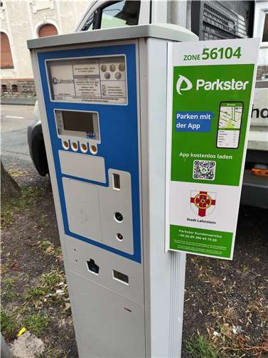 Nicht nur am Parkscheinautomaten, sondern auch digital mit dem Smartphone kann man bezahlen.  Foto: Jochen Sachsenhauser