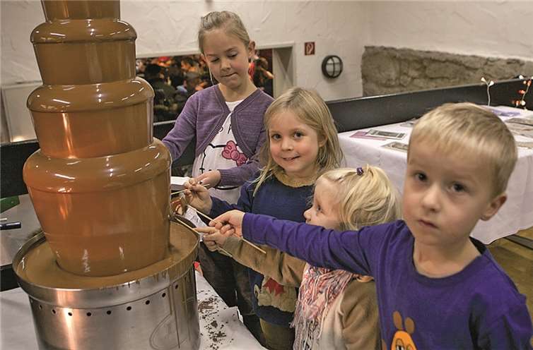 Nicht nur bei Kindern beliebt war der Schokoladenbrunnen, den der Förderverein des Ließemer Kindergartens aufgebaut hatte.