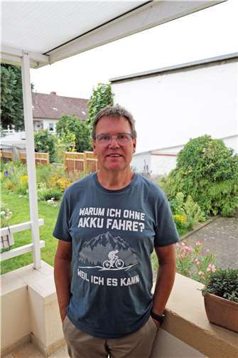 Nicht nur das T-Shirt ist ihm nach der Tour geblieben. Felix Tölle berichtet von vielen schönen Erfahrungen - und von mehr als 10.000 Euro Spenden.Foto:Wolfgang Pape