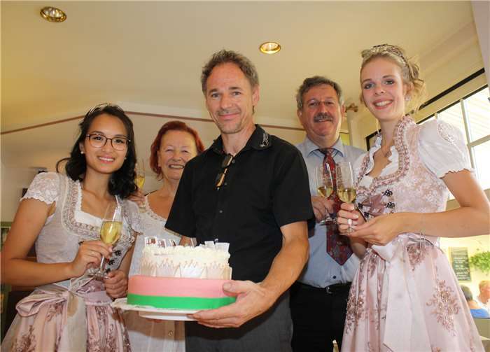 Nicht nur das köstliche Kreativangebot der Germania-Konditorei, unter der Leitung von Herbert Budweg, kommt auch künftig majestätisch daher.