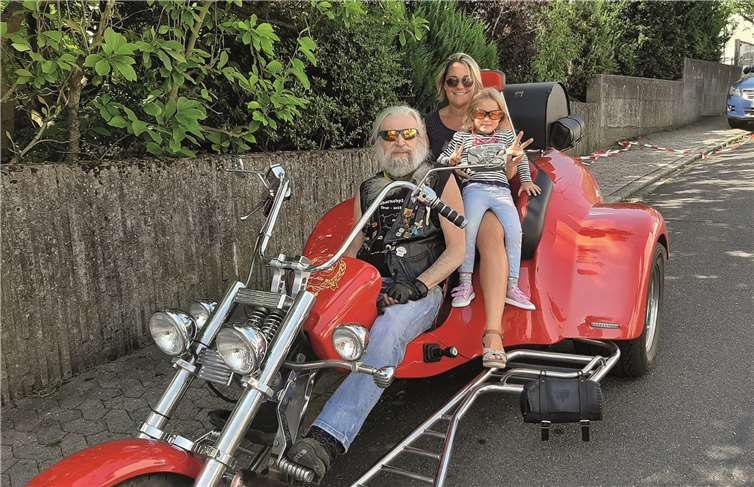 Nicht nur die Kids, sondern auch ihre Eltern hatten großen Spaß bei einer Rundfahrt mit den Tschernobyl-Trikern.