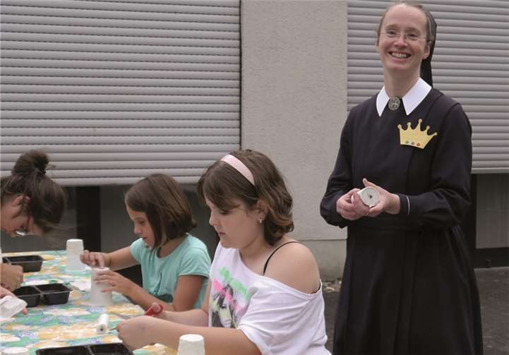 Nicht nur die Mädchen haben Freude an den Royal Holidays. Im Foto Schwester Bernadett-Maria.privat