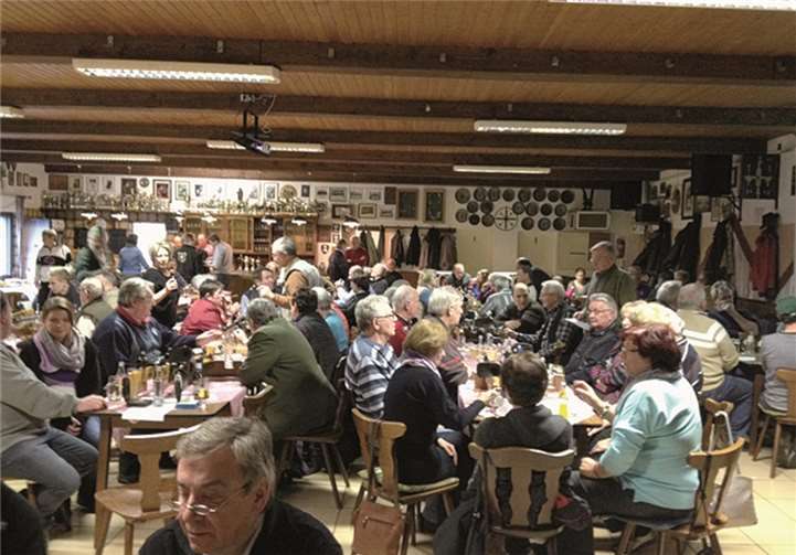 Nicht nur die Mitglieder der St. Hubertus Schützenbruderschaft Rieden hatten den Weg in die Halle gefunden. privat