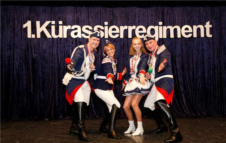 Nicht nur die Moderatoren und die Adjutantinnen freuen sich schon auf den Standartenfrühschoppen. Foto: privat