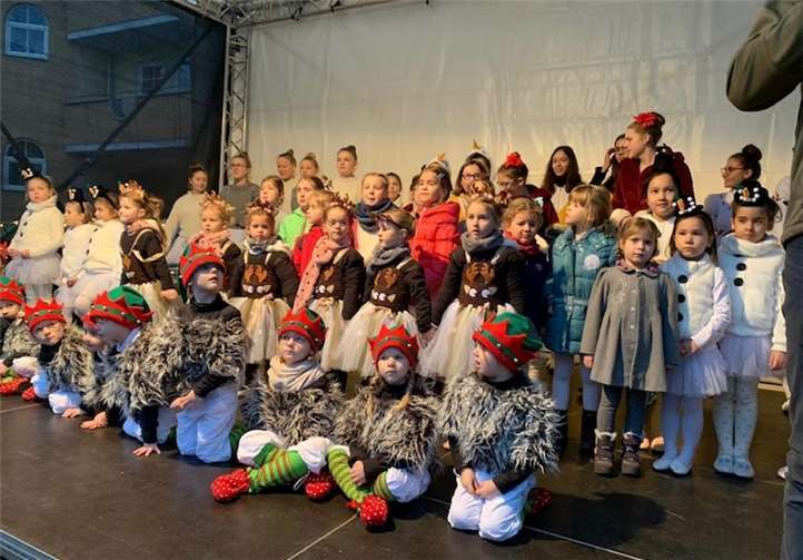 Nicht nur die Tanzeinlagen waren klasse: Auch die bunten Kostüme verzauberten das Publikum. Foto: privat