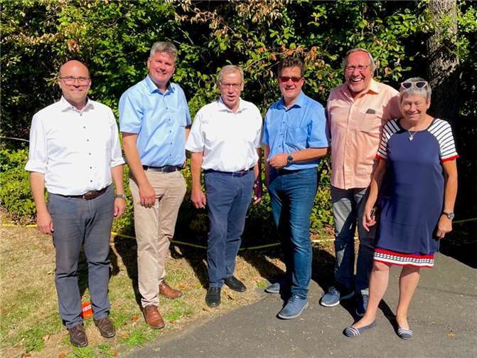 Nicht nur die beiden Kandidaten zur Wahl des Bürgermeisters der Verbandsgemeinde Linz besuchten das Sommerfest.  Foto: privat