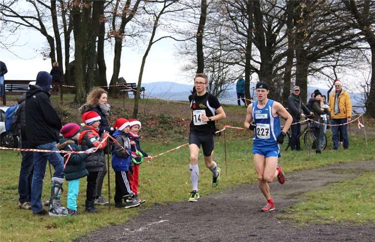 Nicht nur die beiden führenden Läufer wurden angefeuert.