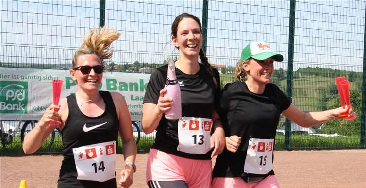 Nicht nur diese drei Läuferinnen hatten Spaß beim ersten Grafschafter Birnen-Lauf. Foto: privat