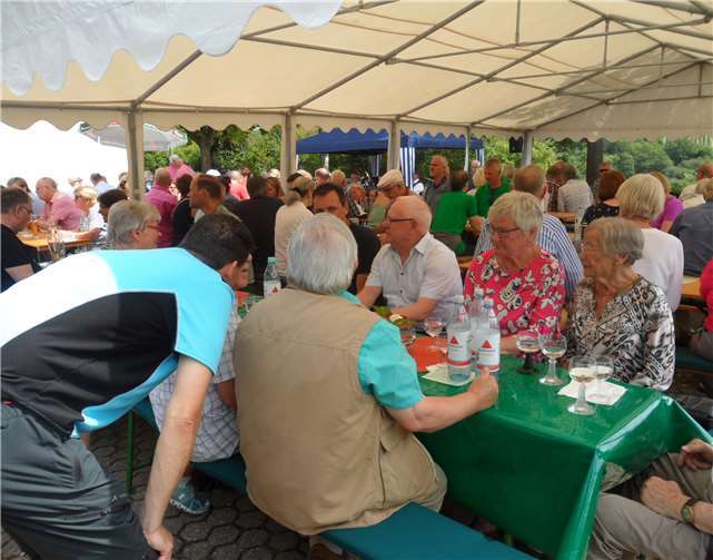 Nicht nur für die Bürgergesellschaft, deren Mitglieder mit flinken Händen für das Wohl der Gäste sorgten, sondern auch für die Gäste selbst!
