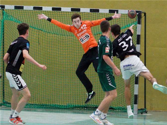 Nicht nur im Tor aktiv – der neue Rheinbacher Praktikant Tim Sandmann.Foto: T. Swawoll