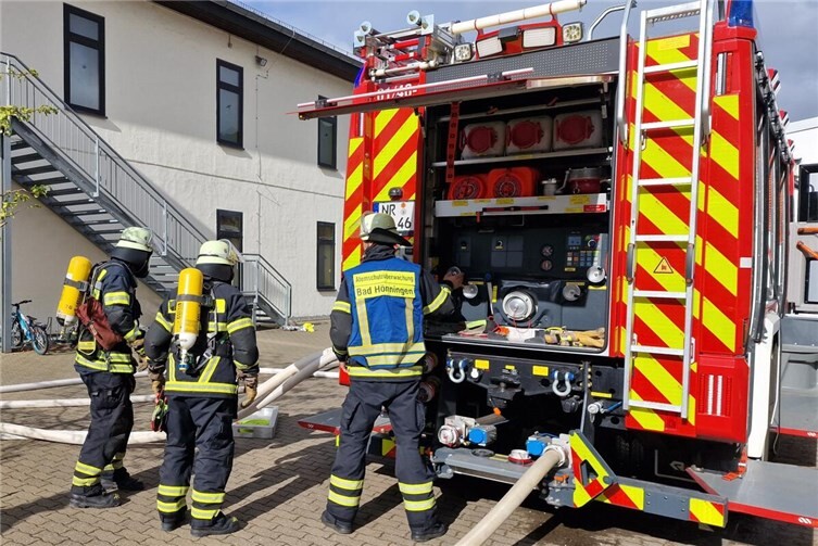 Nicht nur, wenn die Feuerwehr aus Spaß gerufen wird können Kosten weiterberechnet werden. Pro Mann und Stunde wären dann etwas über 35 Euro fällig.  Fotos: AWI