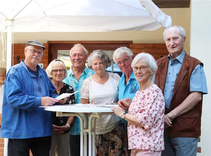 Waldfest in und an der Oberwaldhütte Nicht nur wurden Ehrenmitglieder an diesem Tag ausgezeichnet ...