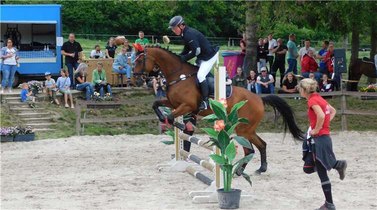 Nicht selten waren gekonnte Sprünge über die Hindernisse zu sehen.