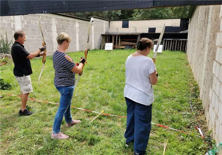 Nicht um die Trefferquote, sondern um mentale Ruhe und Stärke ging es beim Intuitiven Bogenschießen in Schuld. Foto: privat