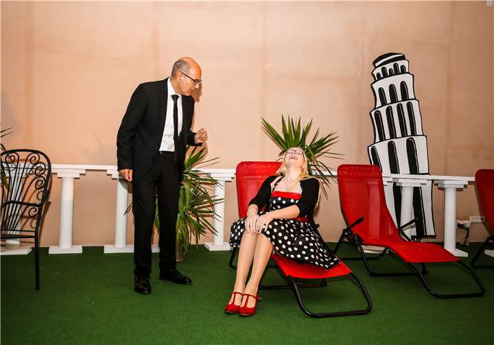 Nicht unproblematisch ist das Verhältnis von Ritchie und der sehr blonden Chantal.