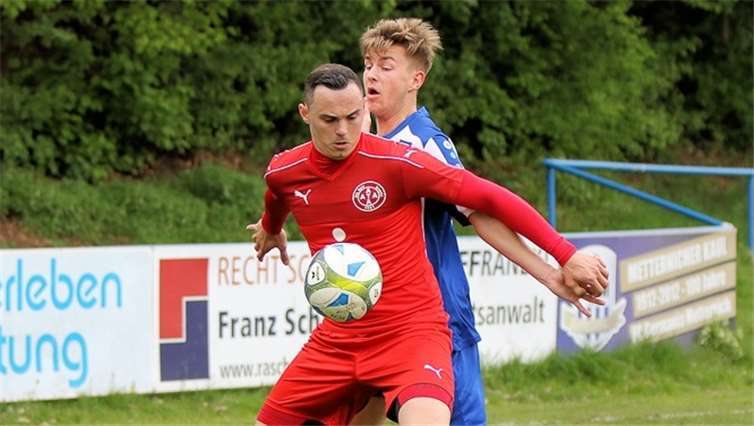 Nicht vorbei kamen die Akteure von Bezirksliga-Spitzenreiter Germania Metternich an ATA Urmitz. Das Kellerkind schaffte beim Titelkandidaten ein 1:1 und holte somit die Germanen von der Ligaspitze.TH
