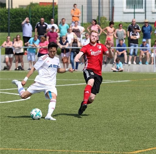 Nicht zu bremsen waren die Eisbären in ersten Aufstiegsspiel gegen den VfL Primstal. 5:1 siegten die Sportfreunde und stoßen mit diesem Erfolg das Tor zu Oberliga weit auf. TH