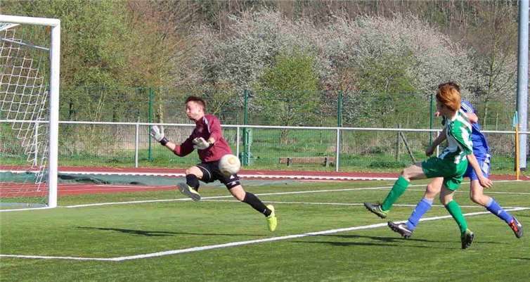 Nicht zu stoppen ist derzeit der SC Vallendar. Im letzten Spiel gegen Germania Metternich gab es ein deutliches 8:3. Spätestens in zwei Wochen soll mit einem Sieg gegen den SV Spay der Sprung in die A-Klasse gefeiert werden. TH
