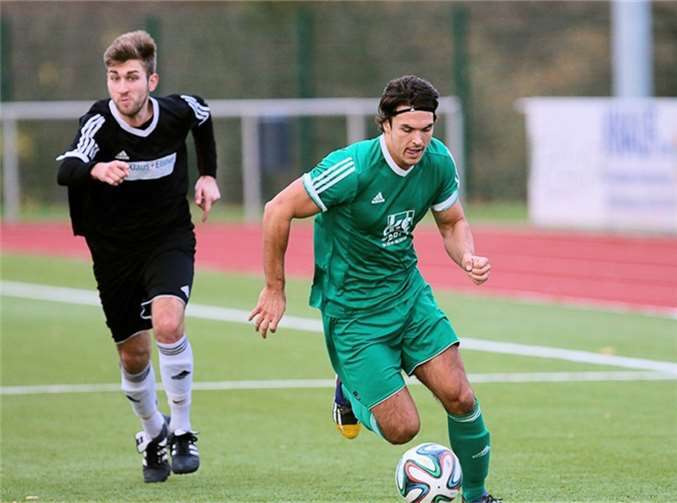 Nicht zu stoppen waren die Angreifer des SC Vallendar (hier beim Spiel gegen die SG Dieblich). Die Grün-Weißen siegten beim BSV Weißenthurm mit 8:1 und überwintern nun an der Tabellenspitze. TH