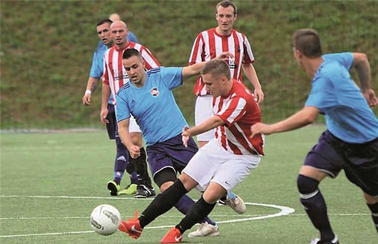 Nicht zu stoppen waren die Kicker des VfR Koblenz beim A-Klassenderby gegen die Sportfreunde Goldgrube. Am Ende gewann der VfR (Rot-Weiße Trikots) deutlich mit 4:0.TH