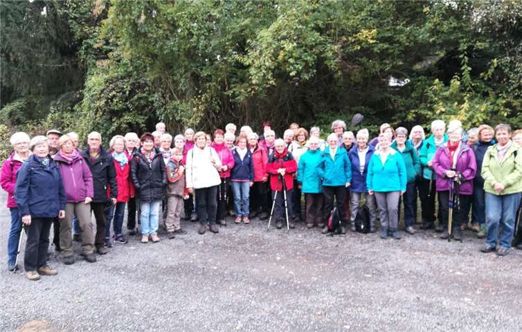 Nicht zum „kuren“, sondern zum wandern fuhren über 50 Wanderfreunde mit dem Bus in das Kurzentrum von Lahnstein auf der Lahnhöhe.privat