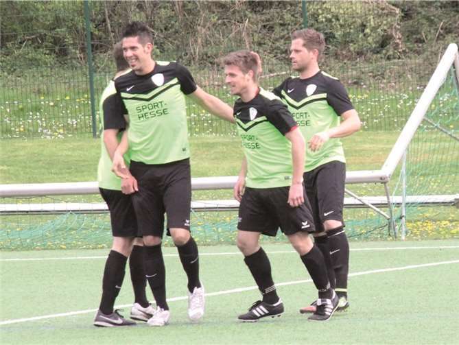 Nichts zu feiern hatte die SG Puderbach im Heimspiel gegen die SG Weitefeld. Dies soll nun in Neitersen nachgeholt werden, um somit die Meisterschaft nochmals spannend zu machen.TH