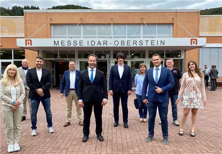 Nick Baltrock (3. v.l.), Dr. Jan Bollinger (5. v.l.).Foto: AfD