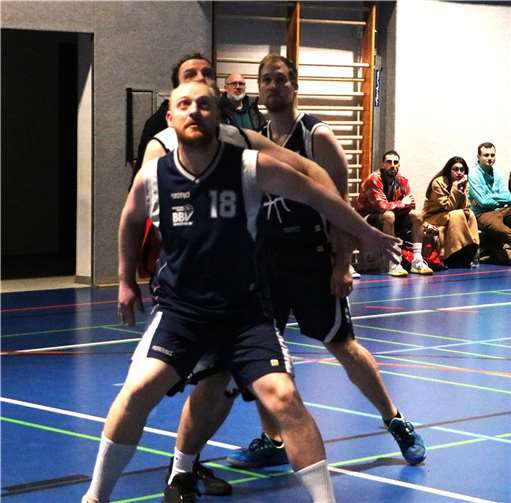 Nick Closterman beim Ausboxen, THE WALL.Fotos: Susanne Pötz