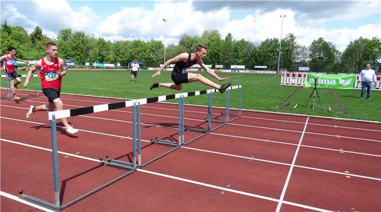 Nick Nachtsheim auf dem Weg in die Deutsche Bestenliste über 110m Hürden.privat