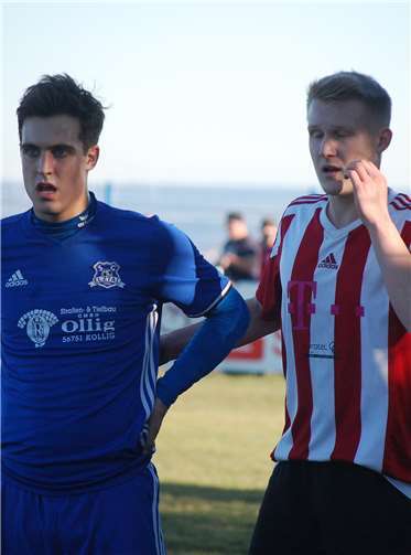 Niclas Lohn (li.) machte mit seinem Treffer zum 4:0 den Deckel drauf.