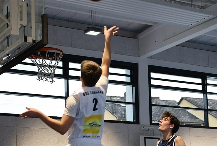Niclas Martin und Noah Hillebrand setzen sich hier gegen Bad Bodendorf in Szene.Foto: GSL