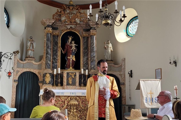 Nico Heinrich als Anton Raaff in der Nepomuk-Kapelle in Holzem