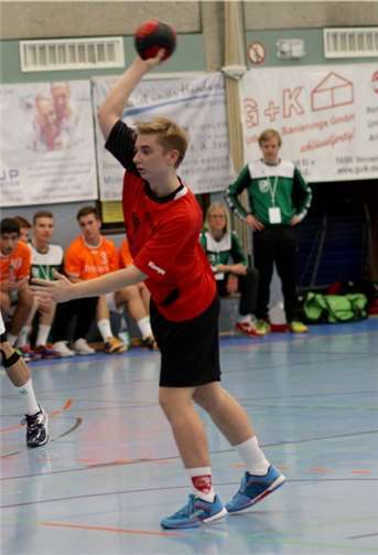 Nico Kievernagel bei der Ausführung eines Siebenmeters.privat