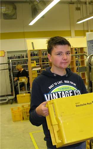 Nico Krissel sortierte die Post. AS