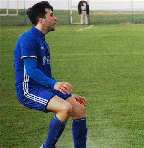 Nico Steinbach hatte in der Begegnung bei der SG Treis-Karden den Führungstreffer auf dem Fuß. Fotos: SK