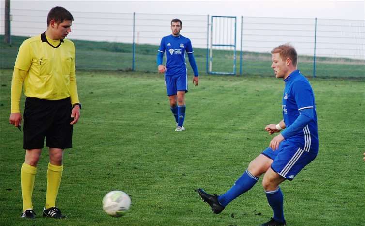 Nico Steinbach schaffte kurz vor der Pause den 1:2-Anschlusstreffer. Fotos: SK