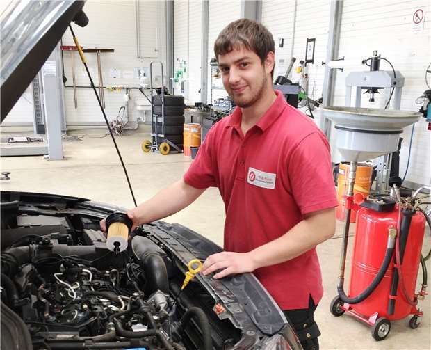 Nico Studer hat die Ausbildung zum Fachpraktiker für Kfz-Mechatronik erfolgreich abgeschlossen und bereits eine Anstellung fest in Aussicht. Frauke Schmitz/Heinrich-Haus